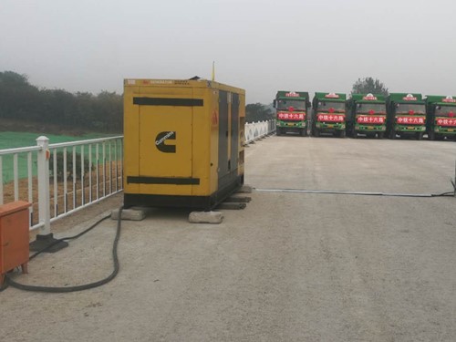 梁溪电力系统的稳定性和设备兼容性如何影响发电机组的频率规格？