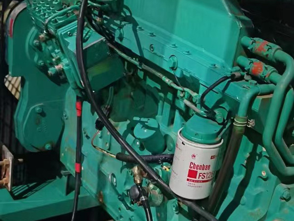 梁溪如何确定新的发电机组控制系统是否与原系统兼容？